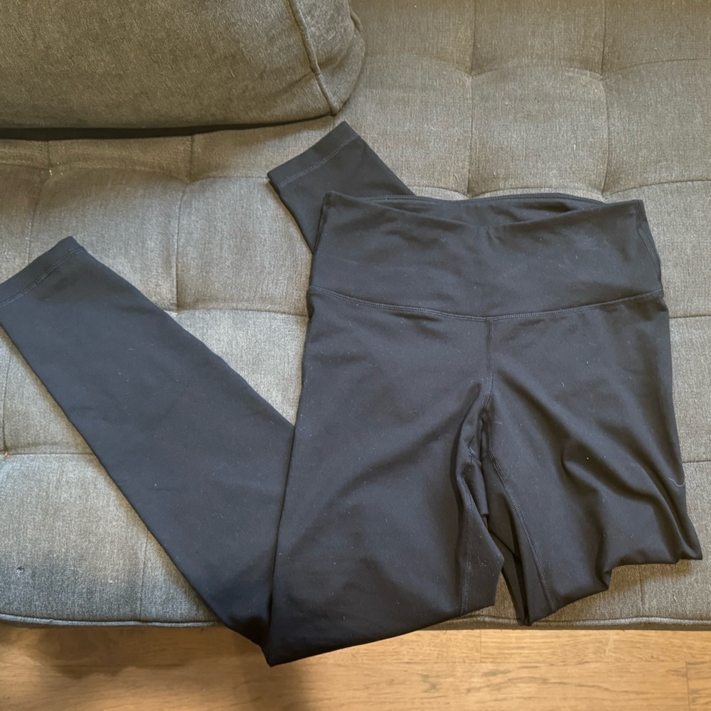 Black old navy leggings - medium